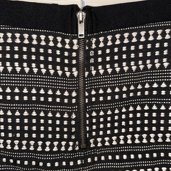 Jeanswest 4 Knit Black & White Back Zip Embroidered Mini Pencil Skirt - Picture 7 of 13